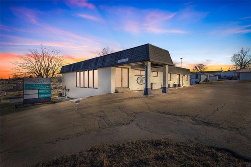 1421 E Main St, Park Hills, MO, 63601-2705 | Card Image