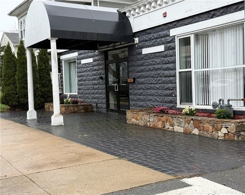413 High St, Bristol, RI, 02809-1944 | Card Image