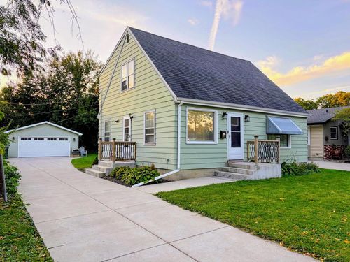 725 S 119th St, WEST ALLIS, WI, 53214-2104 | Card Image