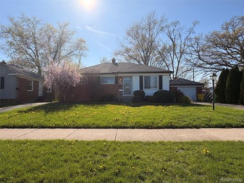 23349 Roxana Ave, Eastpointe, MI, 48021-4401 | Card Image