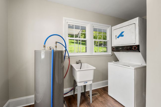 411 E Main St, House other with 6 bedrooms, 3 bathrooms and null parking in Red Boiling Springs TN | Image 22
