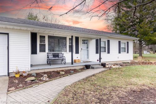 11346 Stoney Brook Dr, Grand Ledge, MI, 48837-9155 | Card Image