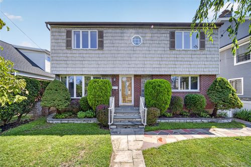 612 Marcellus Road, North Hempstead, NY, 11596 | Card Image