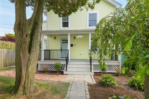 13 Carey St, Newport, RI, 02840-4017 | Card Image