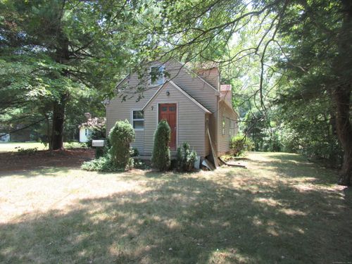 7 Pickney Ave, Plainville, CT, 06062-3009 | Card Image