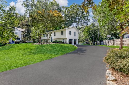 41 Palisades Ct, Pomona, NY, 10970-2706 | Card Image