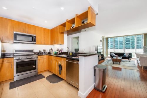 1011-1 Shore Ln, Jersey City, NJ, 07310-2082 | Card Image