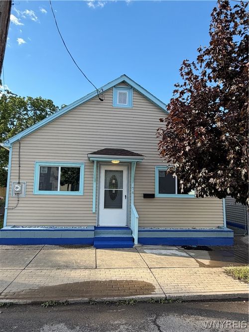 76-74 W Main St, Lancaster, NY, 14086-2110 | Card Image