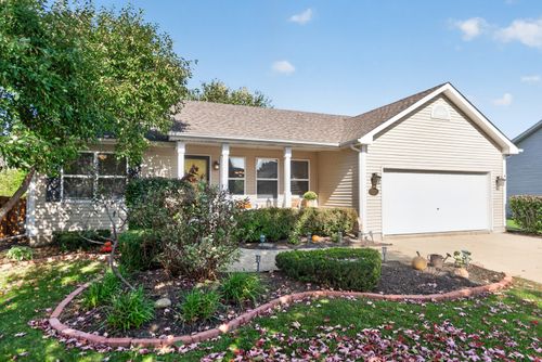 909 N Oak Creek Dr, Genoa, IL, 60135-7520 | Card Image