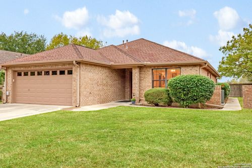 124 Gardenridge Dr, Seguin, TX, 78155-5277 | Card Image