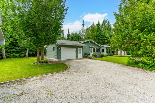 749 Oxford Cres, Sauble Beach, ON, N0H2G0 | Card Image