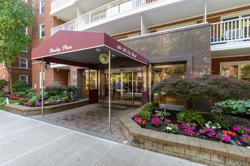 206-110-20 71st Rd, Forest Hills, NY, 11375-4905 | Card Image