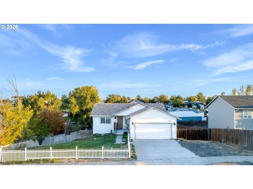 545 E Theater Ln, Hermiston, OR, 97838-1176 | Card Image