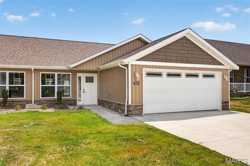 b-40 Auburn Ct, Highland, IL, 62249-3880 | Card Image
