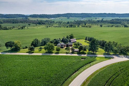 E9275 Prairie Rd, Prairie Du Sac, WI, 53578 | Card Image