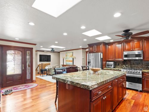 2968 E Pineview Dr, Cottonwood Heights, UT, 84121-3428 | Card Image