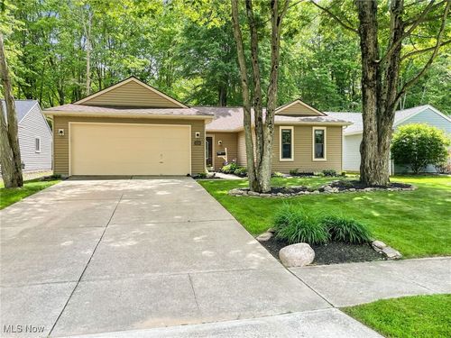 226 Maplelawn Drive, Berea, OH, 44017 | Card Image