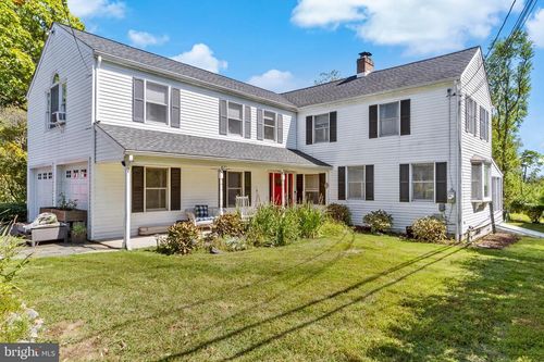 72 Poor Farm Rd, Pennington, NJ, 08534-3801 | Card Image