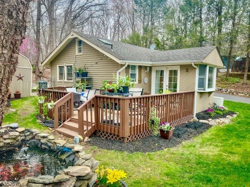 2 Midway Ter, West Milford, NJ, 07480-4114 | Card Image