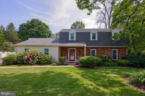 1330 Foxcroft Dr, LANCASTER, PA, 17601-5216 | Card Image