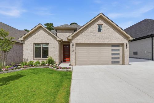 135 Woodlands Park Dr, Little Rock, AR, 72211-3101 | Card Image