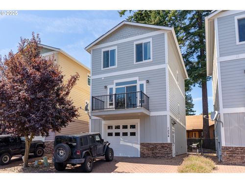 1534 Solar Ln, Hood River, OR, 97031-1833 | Card Image