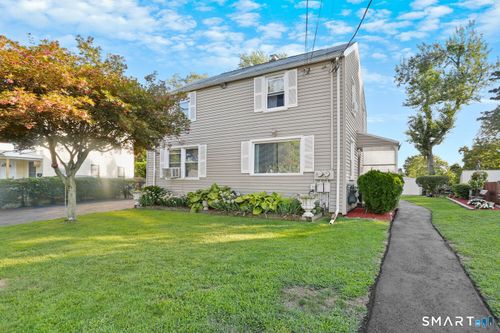 82-82 Garden Dr, Fairfield, CT, 06825-3331 | Card Image