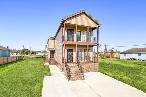 2308 10 Fats Domino Avenue, New Orleans, LA, 70117 | Card Image
