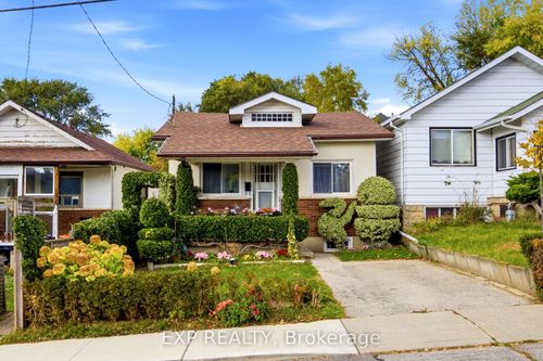 72 Newport Ave, Scarborough, ON, M1L1J2 | Card Image