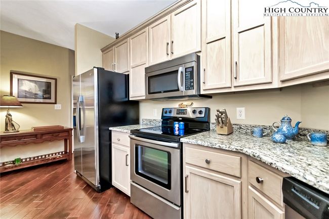 304 - 150 Prudden Ln, Condo with 2 bedrooms, 2 bathrooms and null parking in Blowing Rock NC | Image 8