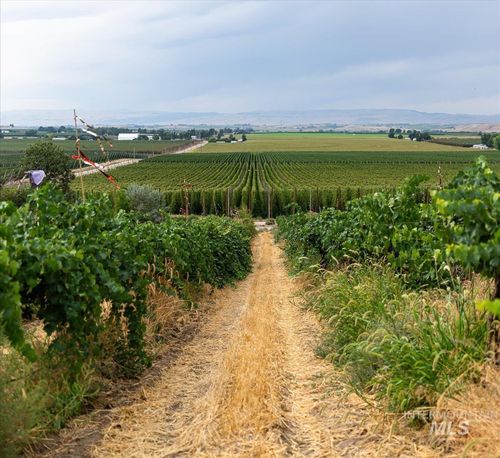 24013 Arena Valley Rd, Parma, ID, 83660-7034 | Card Image