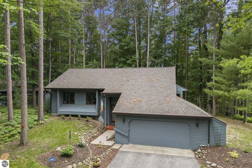 4281 Baywood Dr, Traverse City, MI, 49686-3801 | Card Image