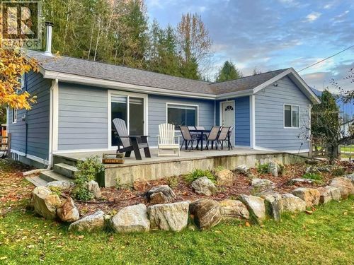 517 3a Ave Nw, Nakusp, BC, V0G1R1 | Card Image