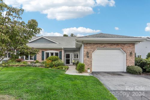 23 Country Meadows Ln, Hendersonville, NC, 28792-6378 | Card Image