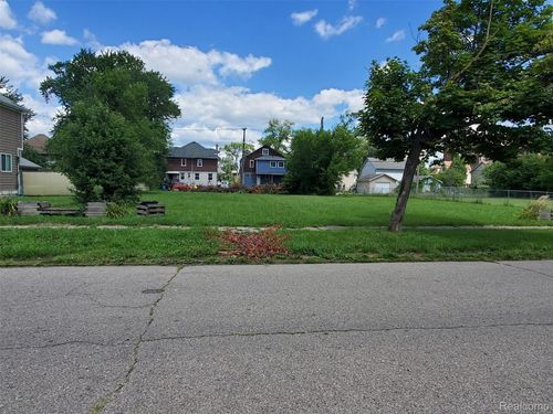 690 W Philadelphia St, Detroit, MI, 48202-2008 | Card Image
