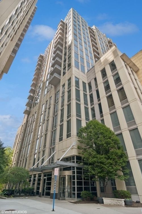 1710-720 N Larrabee Street, Chicago, IL, 60610 | Card Image
