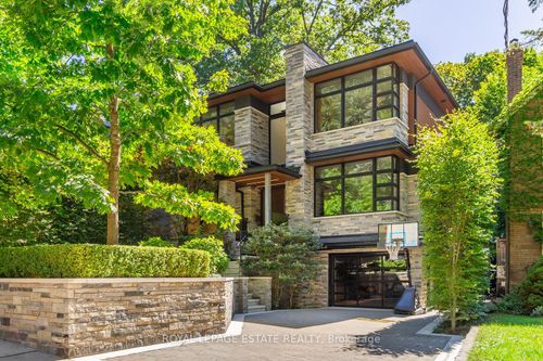 11 Pine Cres, Toronto, ON, M4E1L1 | Card Image