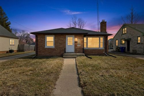 7525 6th Ave, KENOSHA, WI, 53143-6008 | Card Image
