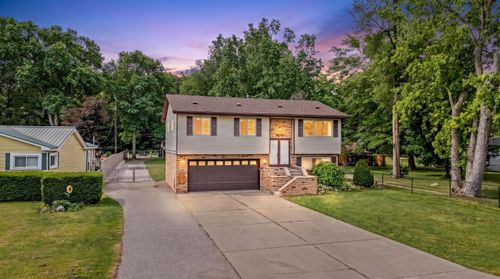 39001 Wade Rd, Romulus, MI, 48174-1037 | Card Image