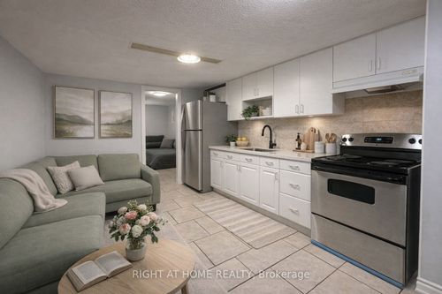 lower-67 Brentwood Drive, Hamilton, ON, L8T3W2 | Card Image