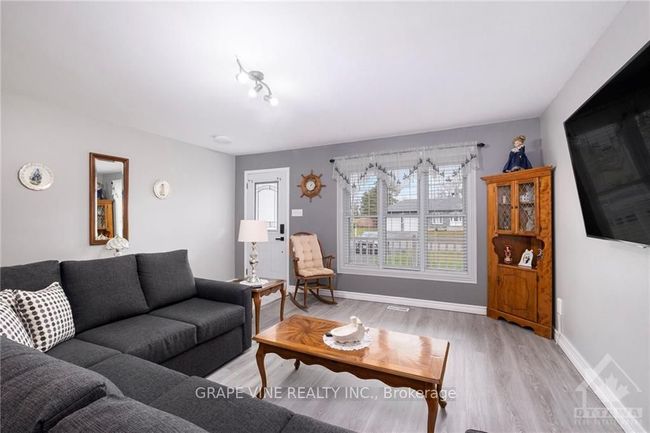 2190 Valley St, House attached with 3 bedrooms, 2 bathrooms and 2 parking in Moose Creek ON | Image 6