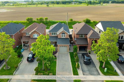 50 Beaverbrook Cres, Maple, ON, L6A3T3 | Card Image