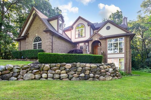 15317 Oak Hollow Dr, Holly, MI, 48442-9523 | Card Image