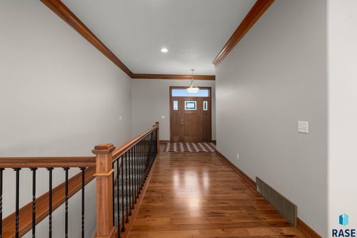 48290 Arrowhead Pl, Canton, SD, 57013-5868 | Card Image