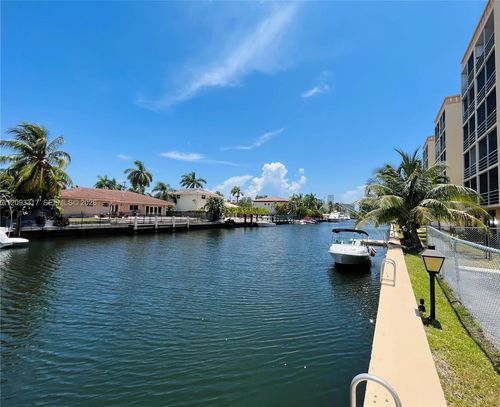 5p-2935 Ne 163rd St, North Miami Beach, FL, 33160-4472 | Card Image