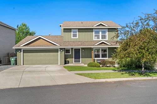 3227 Ne Sandalwood Dr, Bend, OR, 97701-7716 | Card Image