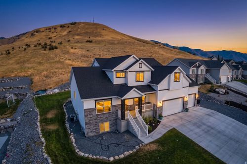672 N 890 E, Hyde Park, UT, 84318-3380 | Card Image