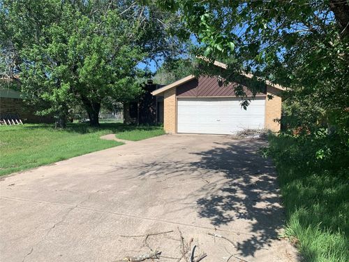 810 San Jacinto St, Lockhart, TX, 78644-3216 | Card Image