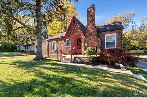 1825 S New Florissant Rd, Florissant, MO, 63031-8310 | Card Image