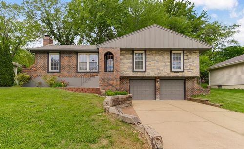 416 Carriage St, Lee's Summit, MO, 64064-1910 | Card Image